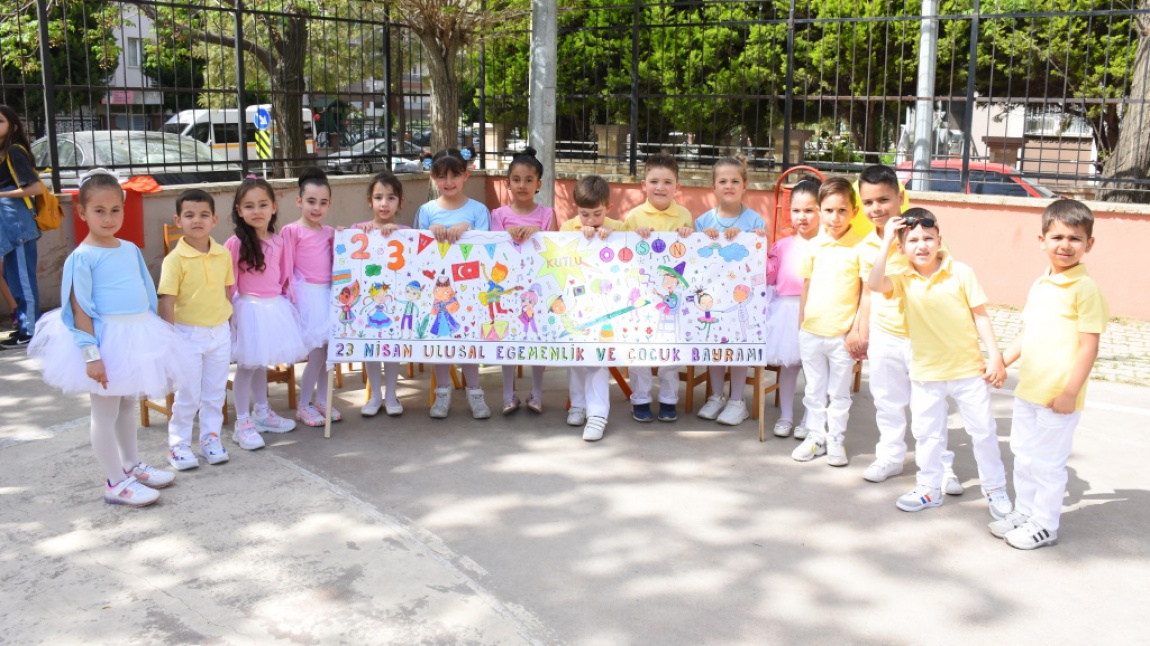 23 Nisan Ulusal Egemenlik ve Çocuk Bayramı çockuyla kutlandı